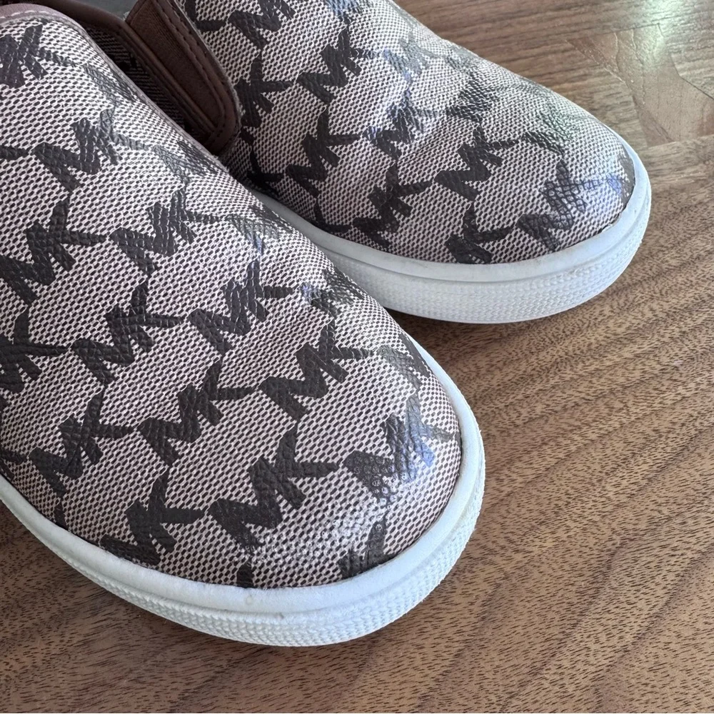 Michael Kors Kids Slip-On Girl’s Sneakers. Size 13 - Picture 3 of 11